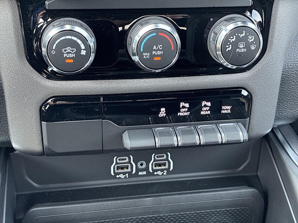 Thumbnail: 2026 RAM 1500 - 19