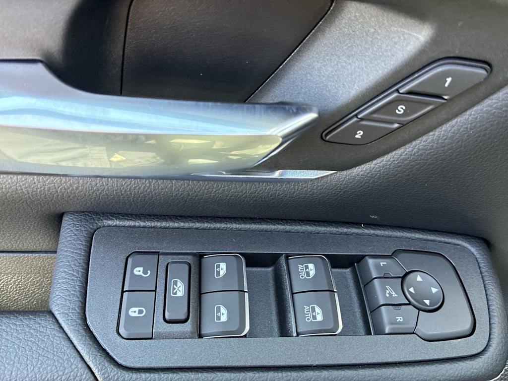 Thumbnail: 2026 RAM 1500 - 18