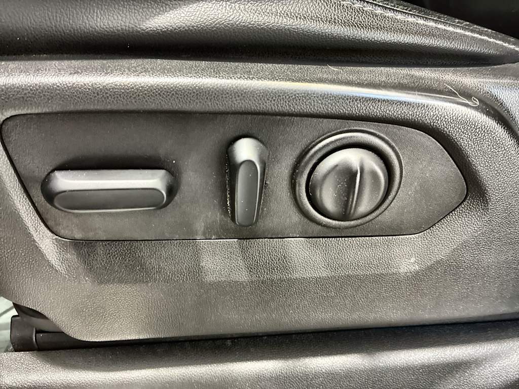 Thumbnail: 2020 Chevrolet Silverado 1500 - 19