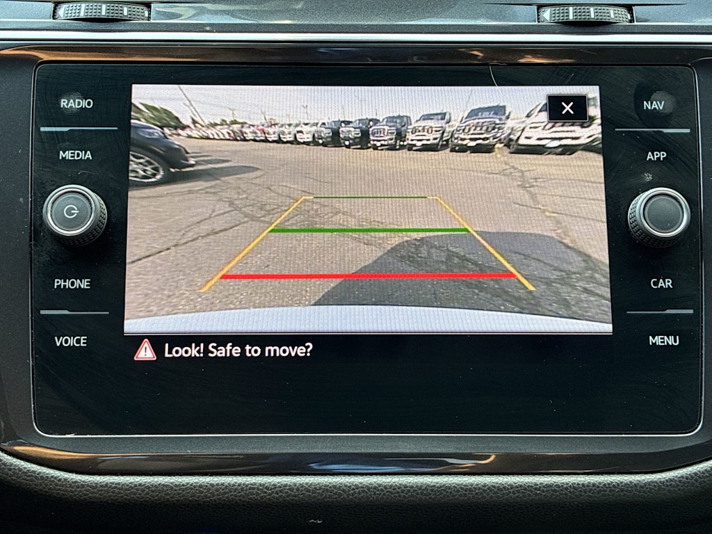 Thumbnail: 2022 Volkswagen Tiguan - 24