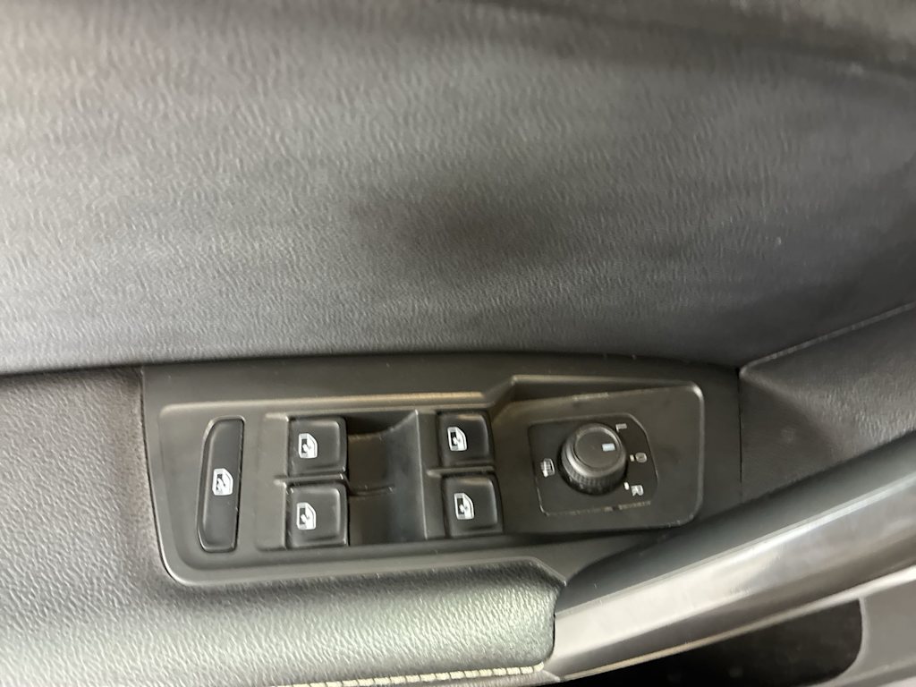 Thumbnail: 2023 Volkswagen Tiguan - 21