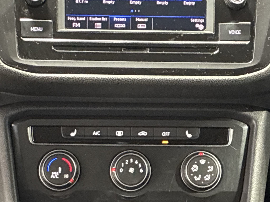 Thumbnail: 2023 Volkswagen Tiguan - 22