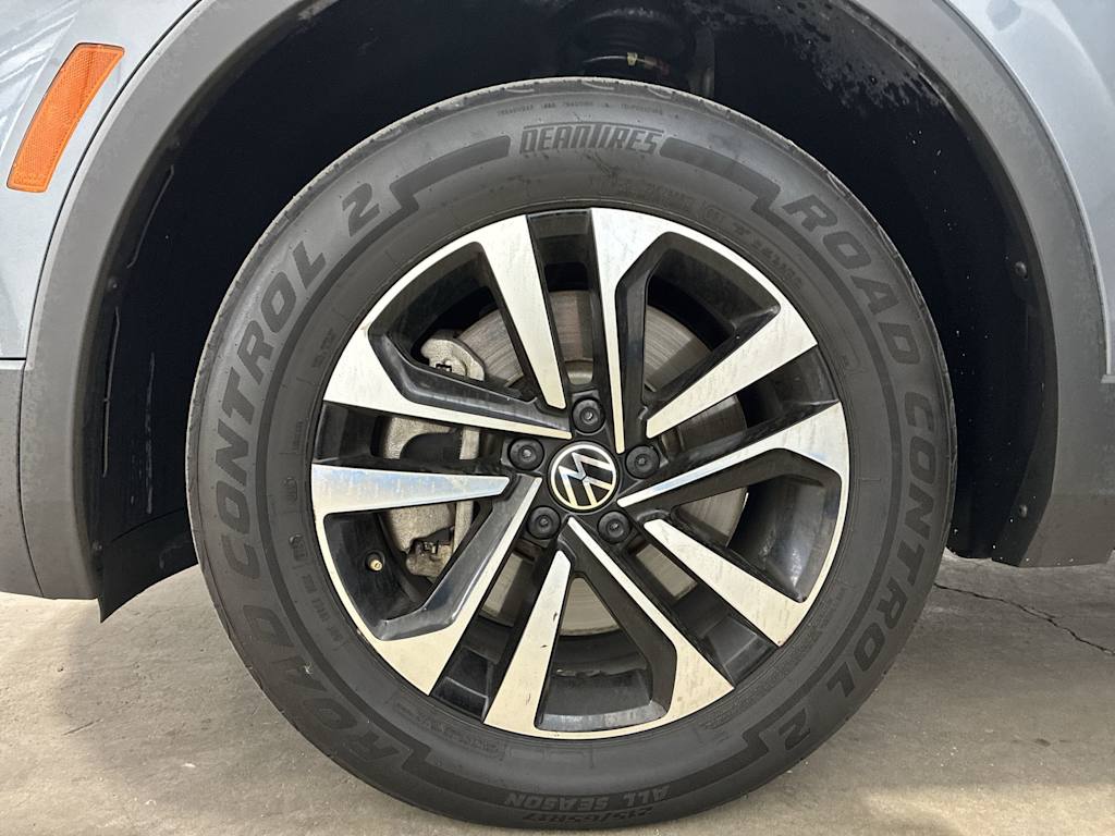 Thumbnail: 2023 Volkswagen Tiguan - 8