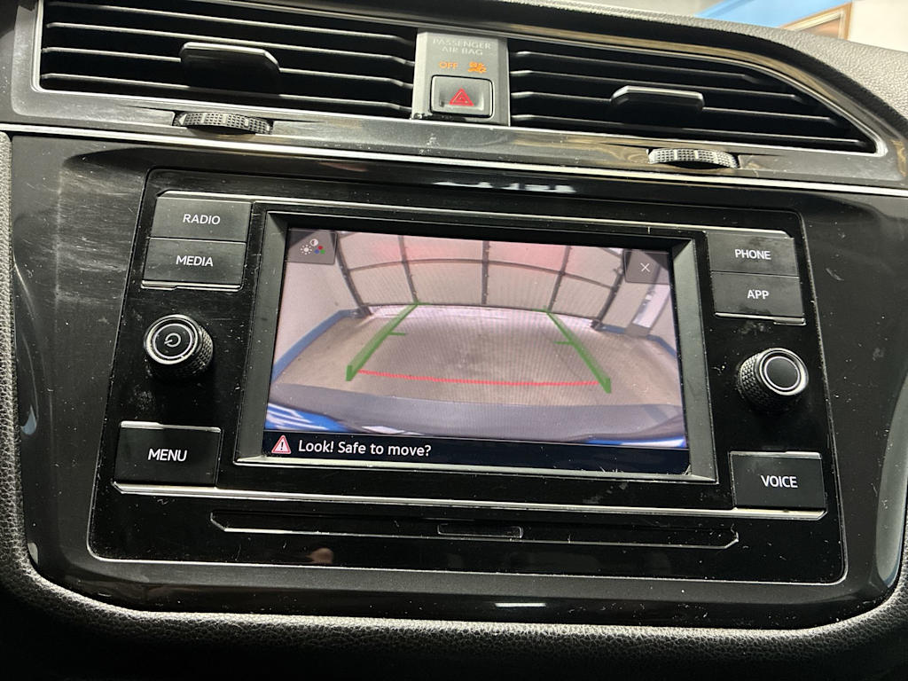 Thumbnail: 2023 Volkswagen Tiguan - 24