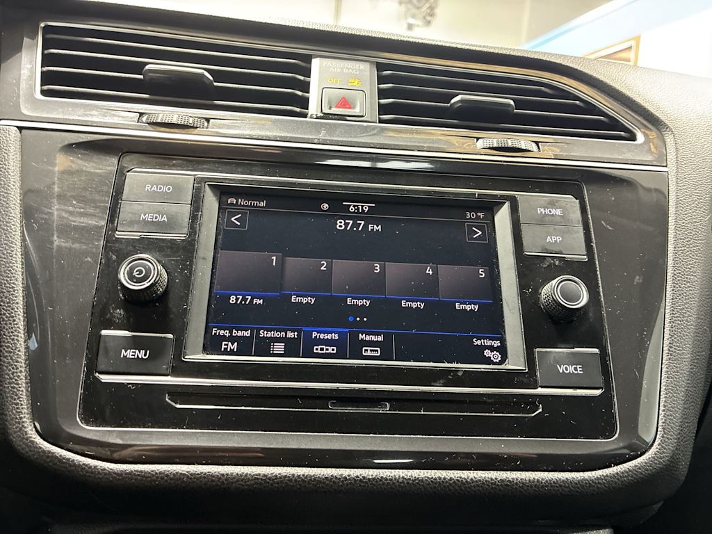 Thumbnail: 2023 Volkswagen Tiguan - 13