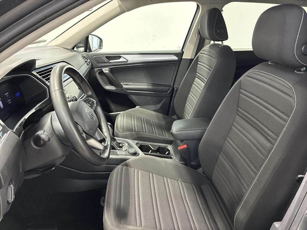 Thumbnail: 2023 Volkswagen Tiguan - 10
