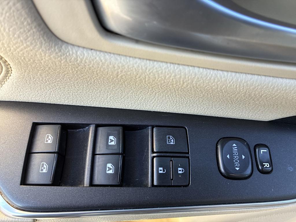 Thumbnail: 2016 Toyota Camry - 20
