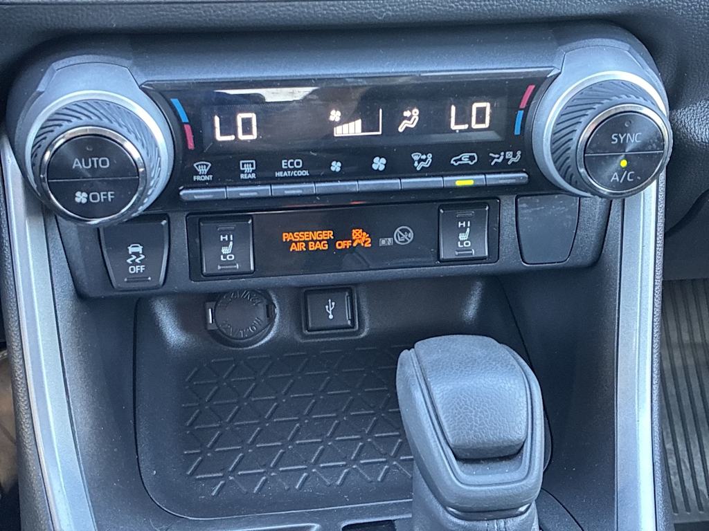 Thumbnail: 2022 Toyota RAV4 - 23