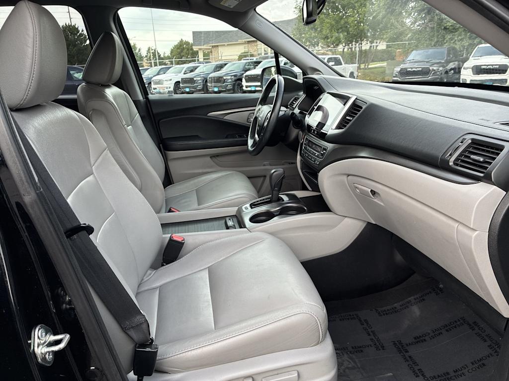 Thumbnail: 2017 Honda Pilot - 8