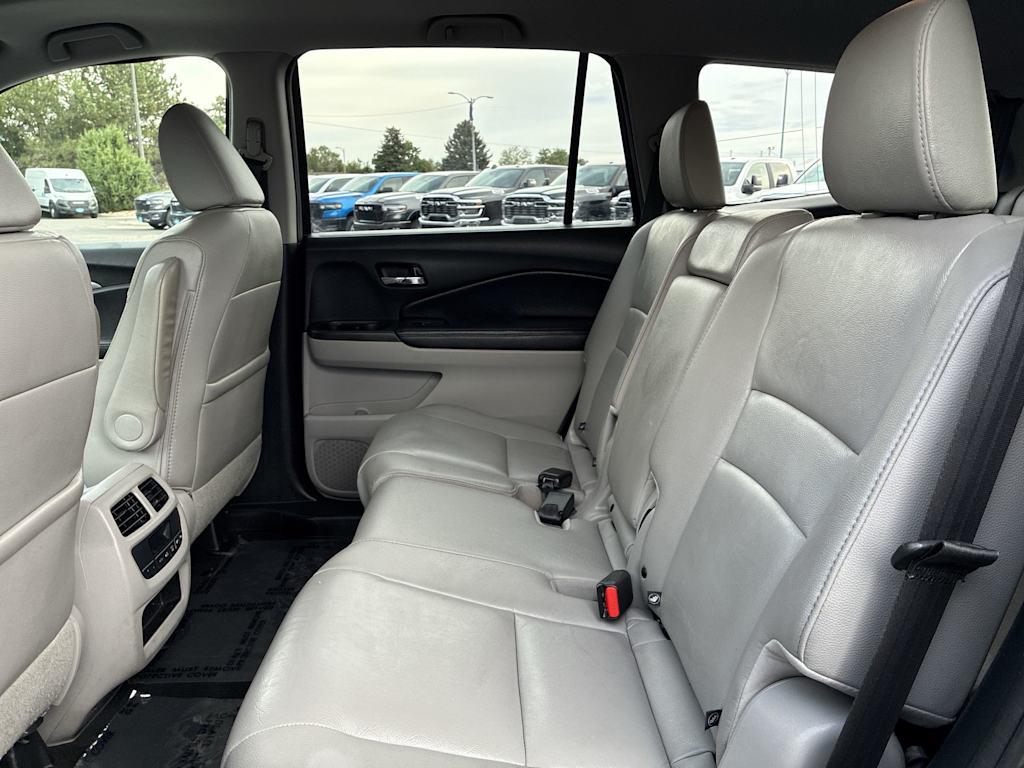 Thumbnail: 2017 Honda Pilot - 9