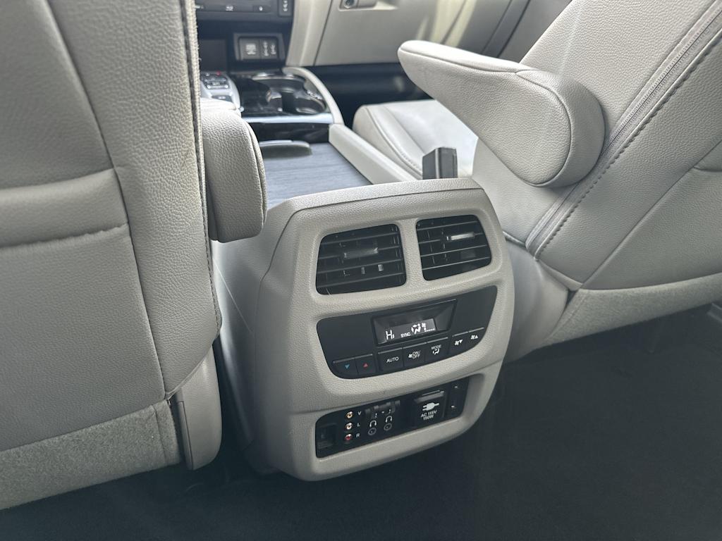 Thumbnail: 2017 Honda Pilot - 22