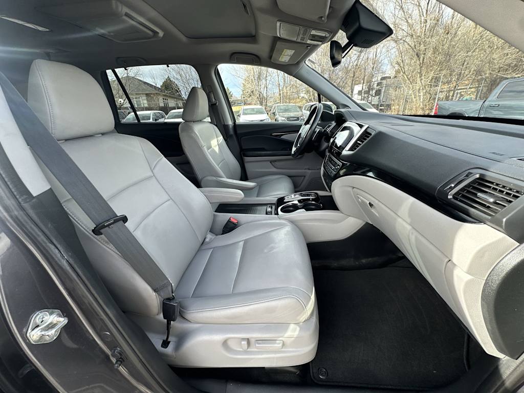 Thumbnail: 2017 Honda Pilot - 25