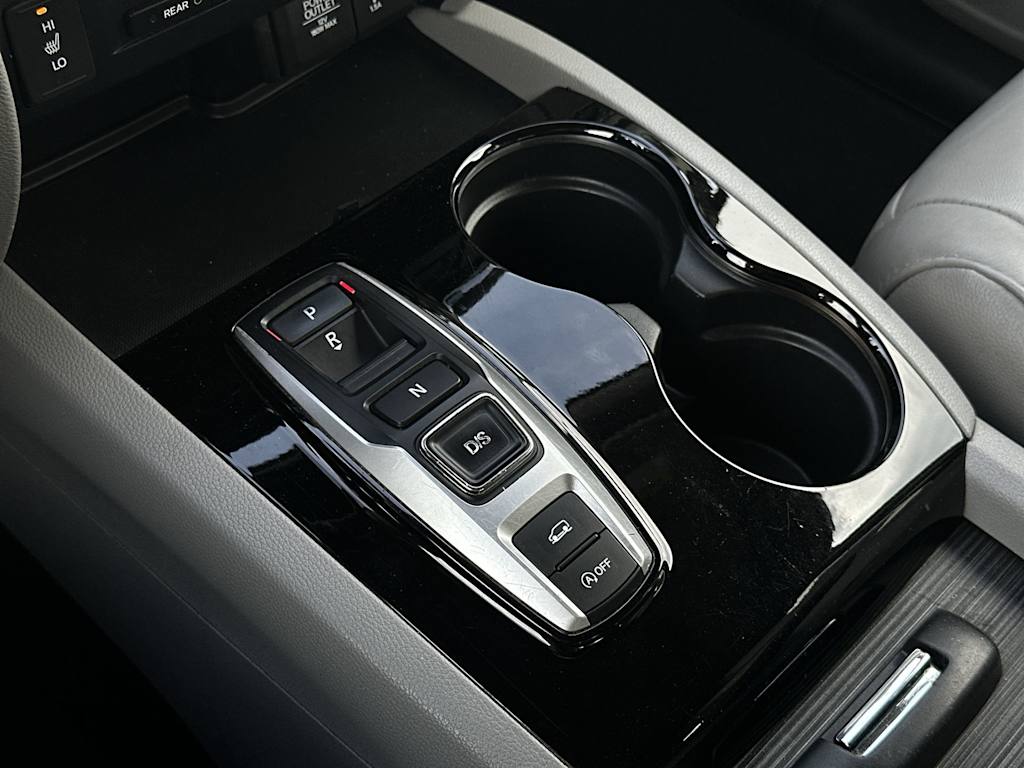 Thumbnail: 2017 Honda Pilot - 12