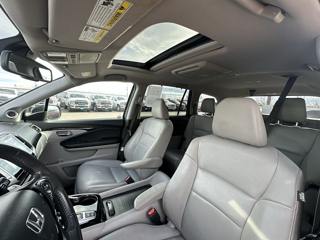 Thumbnail: 2017 Honda Pilot - 9