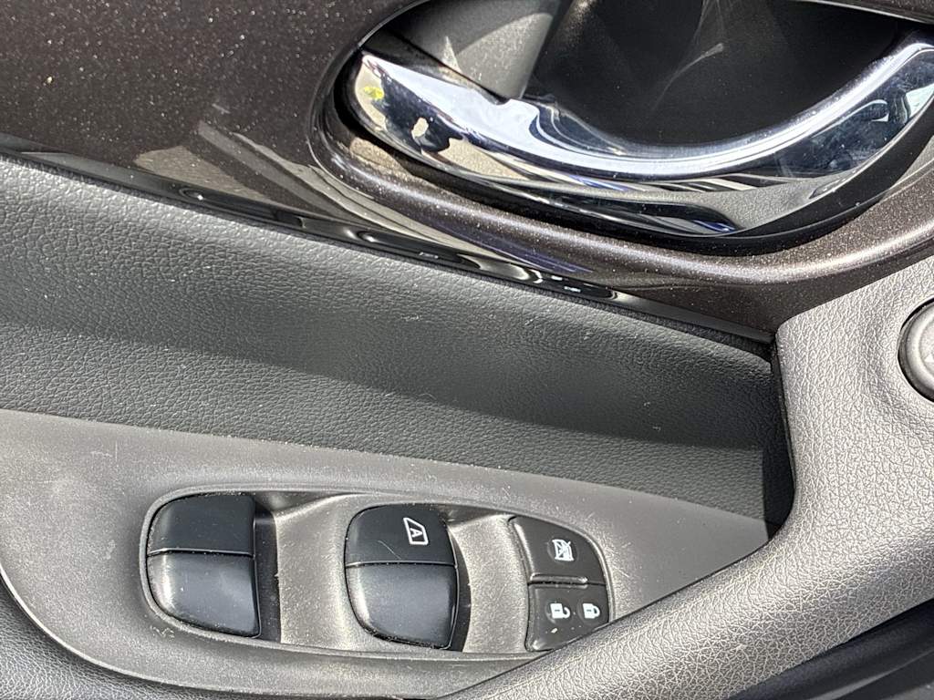 Thumbnail: 2019 Nissan Rogue - 25