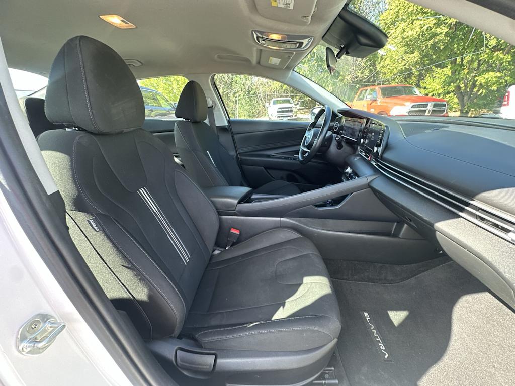 Thumbnail: 2022 Hyundai Elantra - 9