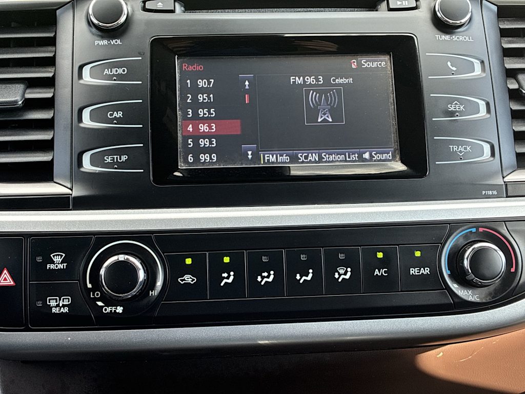 Thumbnail: 2019 Toyota Highlander - 21