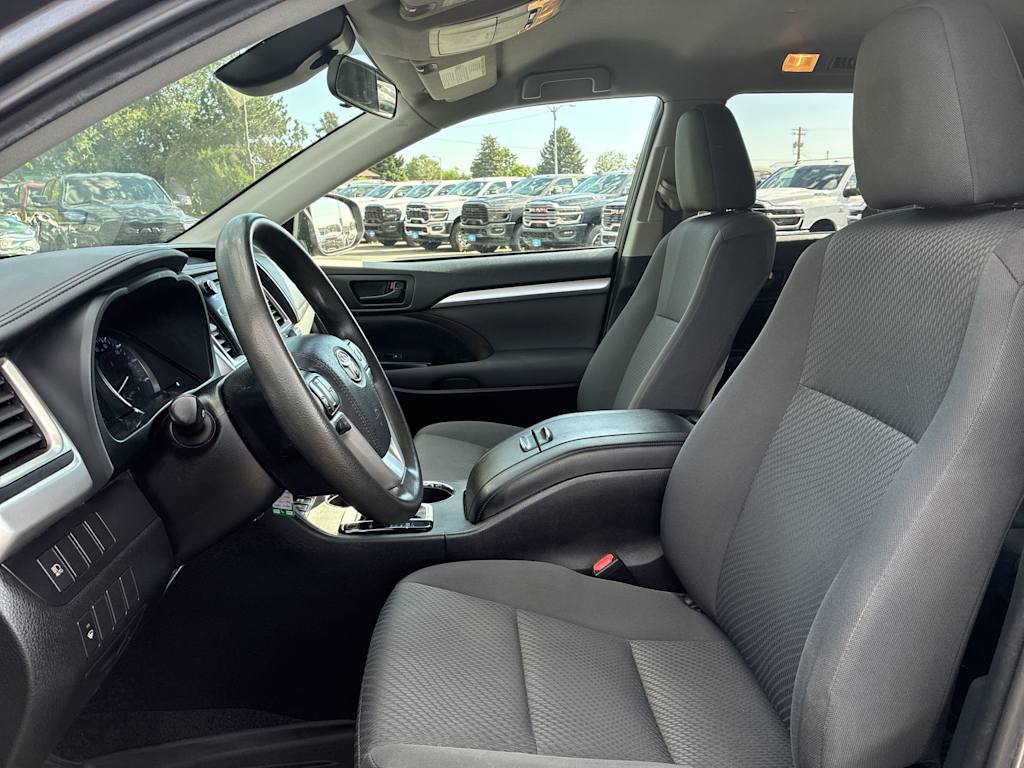 Thumbnail: 2019 Toyota Highlander - 8