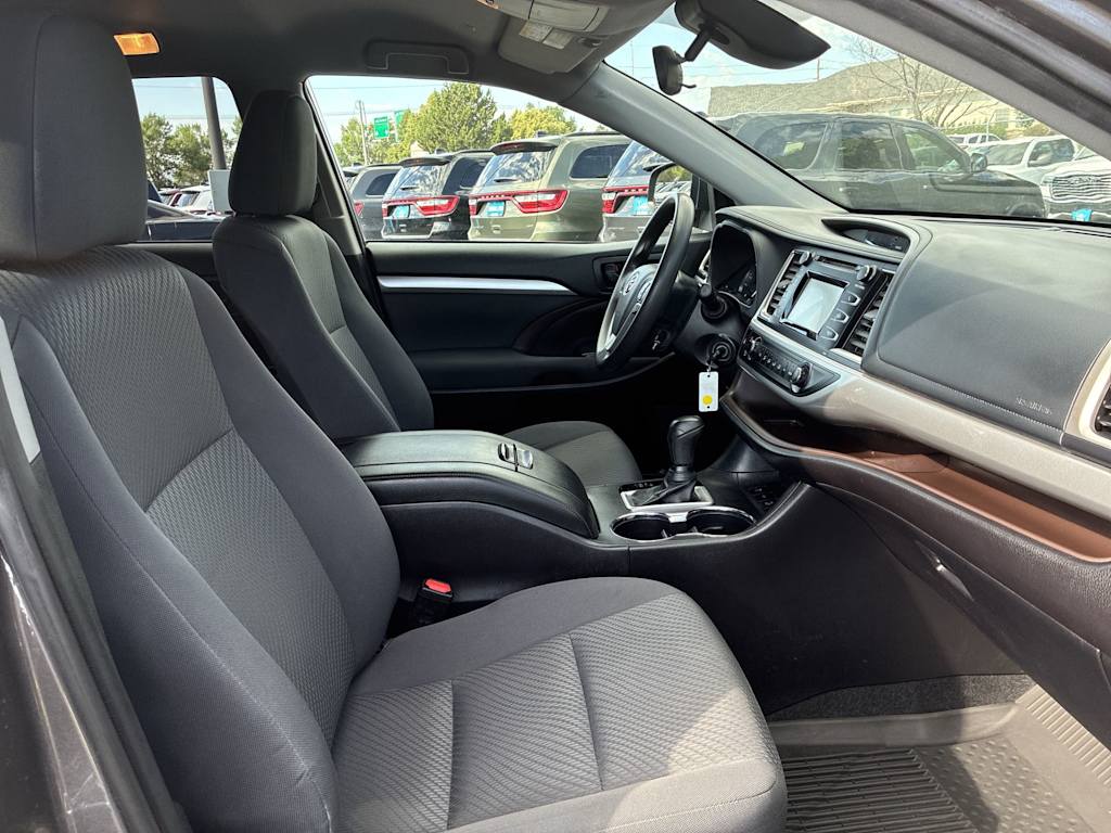 Thumbnail: 2019 Toyota Highlander - 9