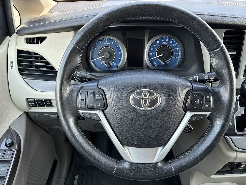Thumbnail: 2020 Toyota Sienna - 2