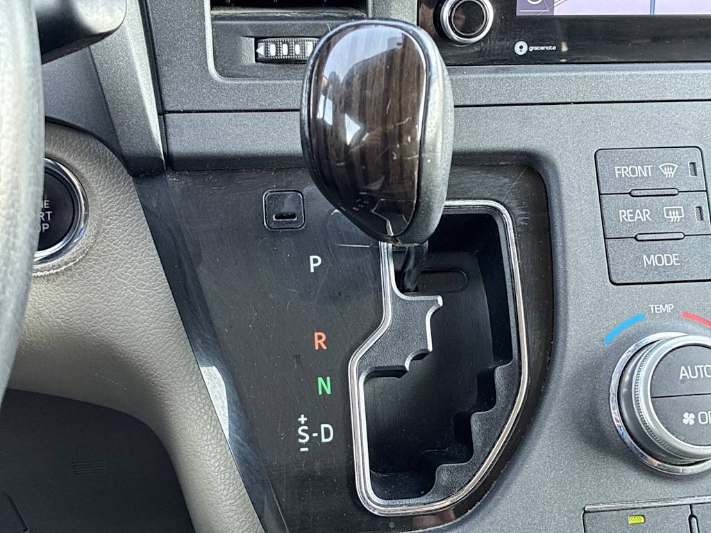Thumbnail: 2020 Toyota Sienna - 12