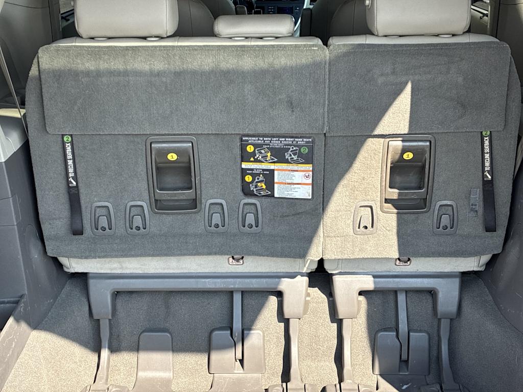 Thumbnail: 2020 Toyota Sienna - 23