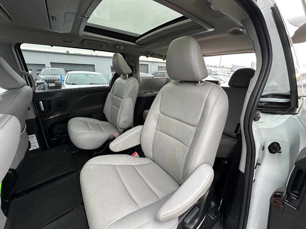 2019 Toyota Sienna Limited 6