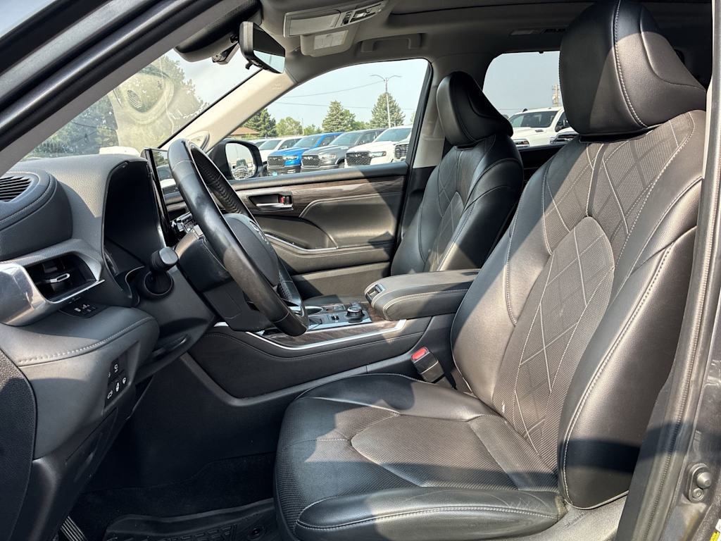 Thumbnail: 2022 Toyota Highlander - 9