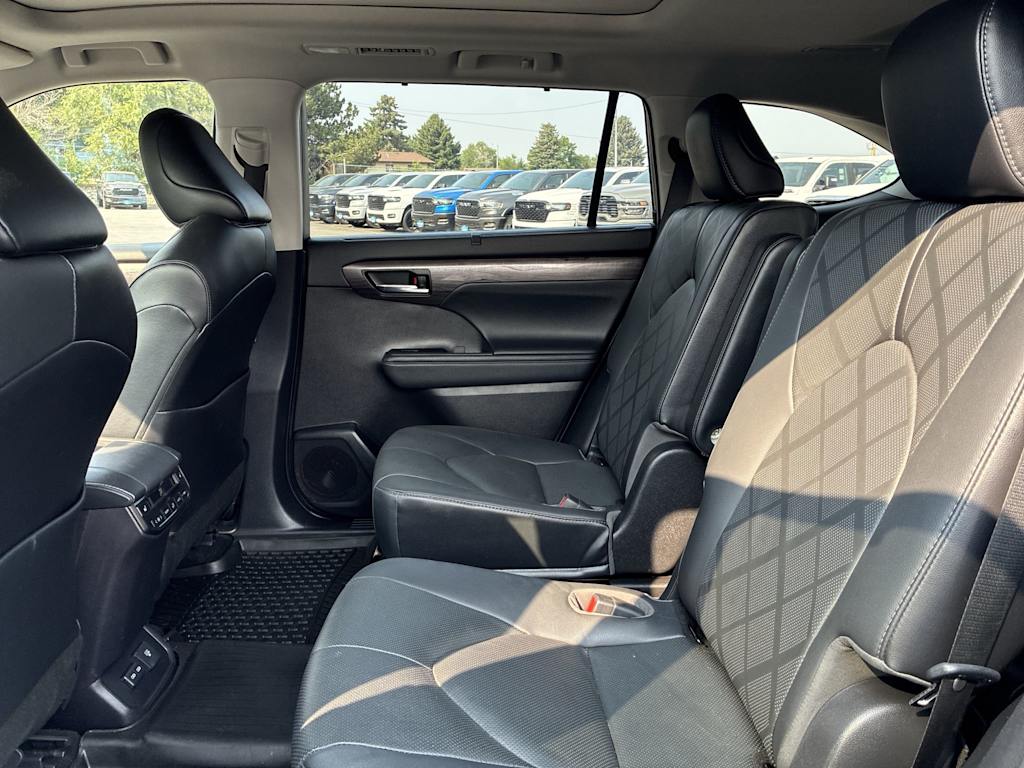 Thumbnail: 2022 Toyota Highlander - 11