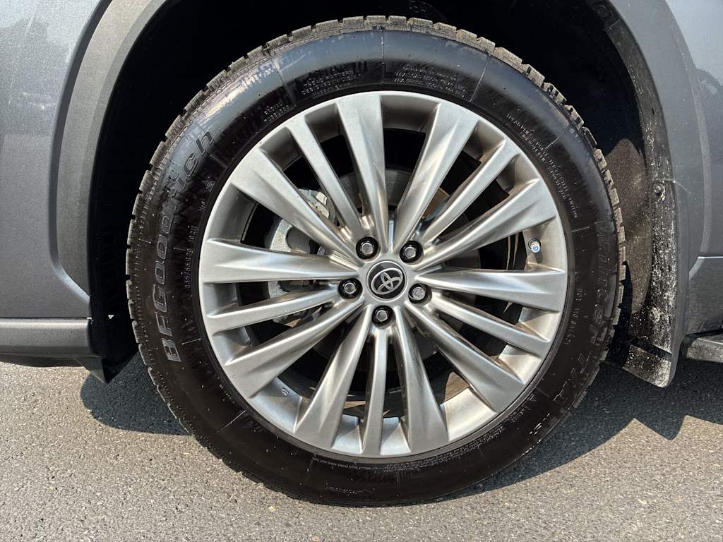 Thumbnail: 2022 Toyota Highlander - 7