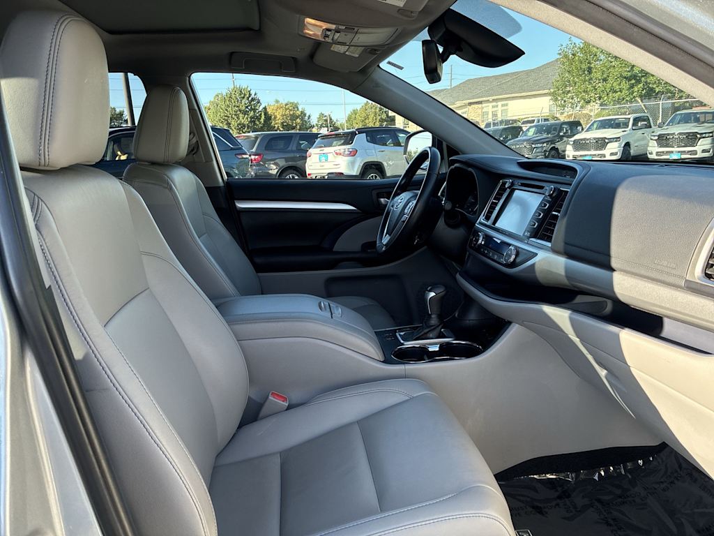 Thumbnail: 2019 Toyota Highlander - 33