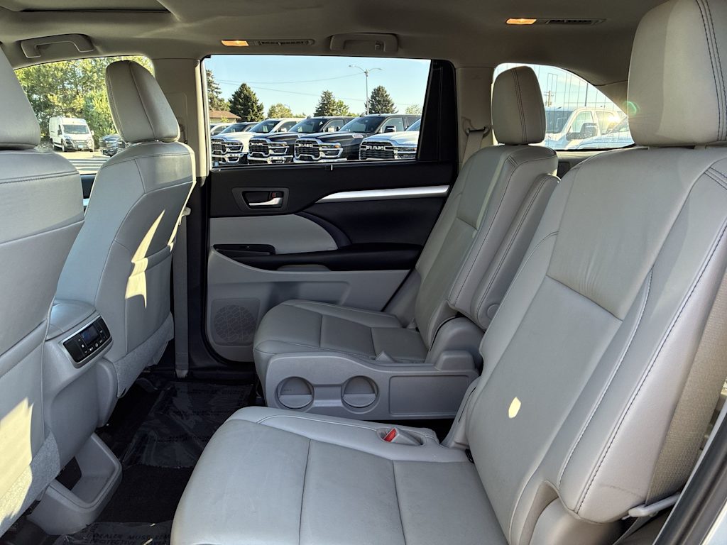 Thumbnail: 2019 Toyota Highlander - 31