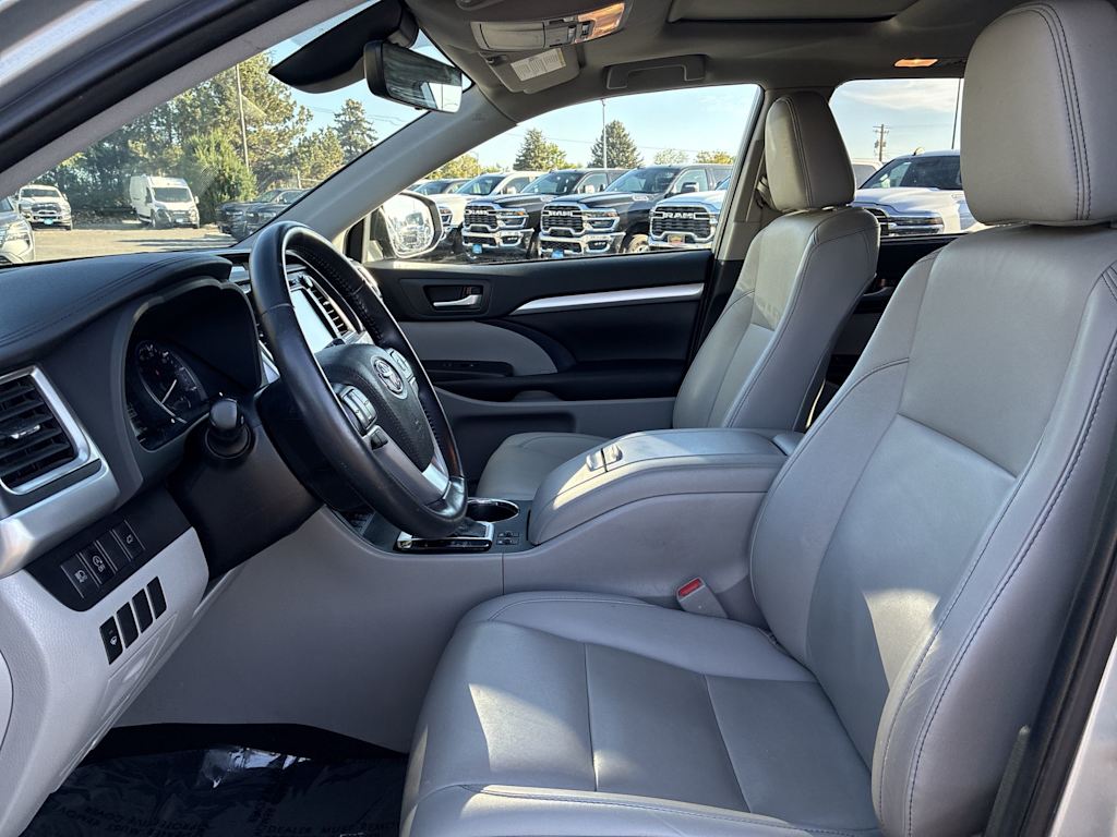 Thumbnail: 2019 Toyota Highlander - 10