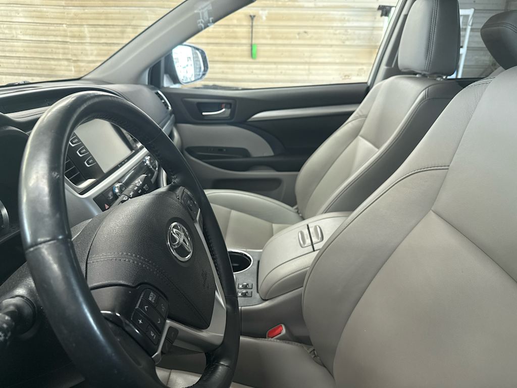 Thumbnail: 2019 Toyota Highlander - 9