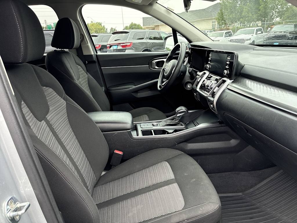 Thumbnail: 2022 Kia Sorento - 9