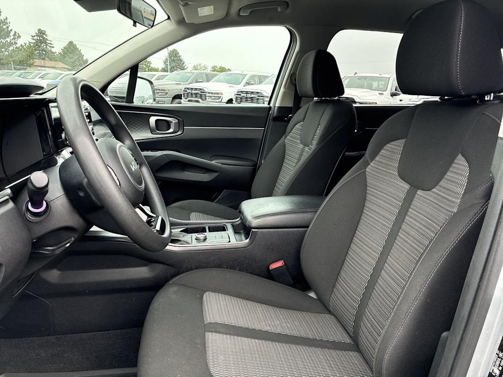 Thumbnail: 2022 Kia Sorento - 8