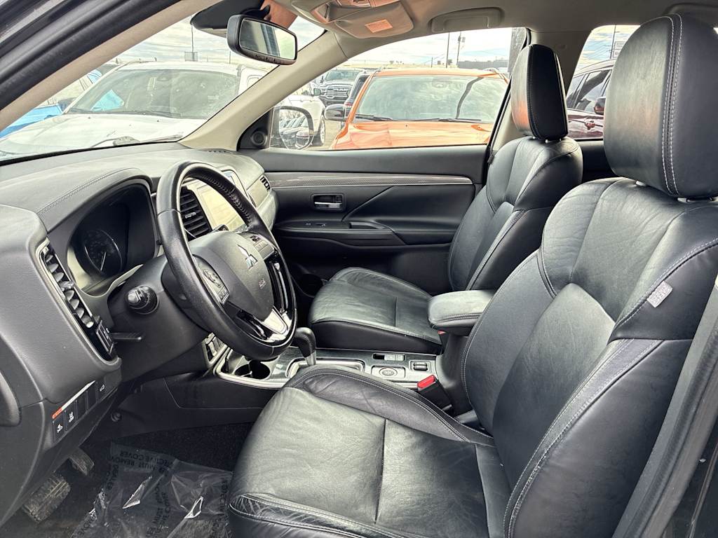 Thumbnail: 2020 Mitsubishi Outlander - 8