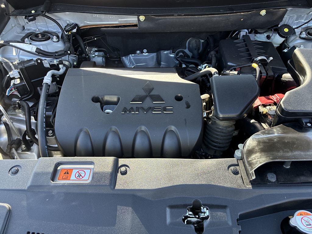 Thumbnail: 2019 Mitsubishi Outlander - 8