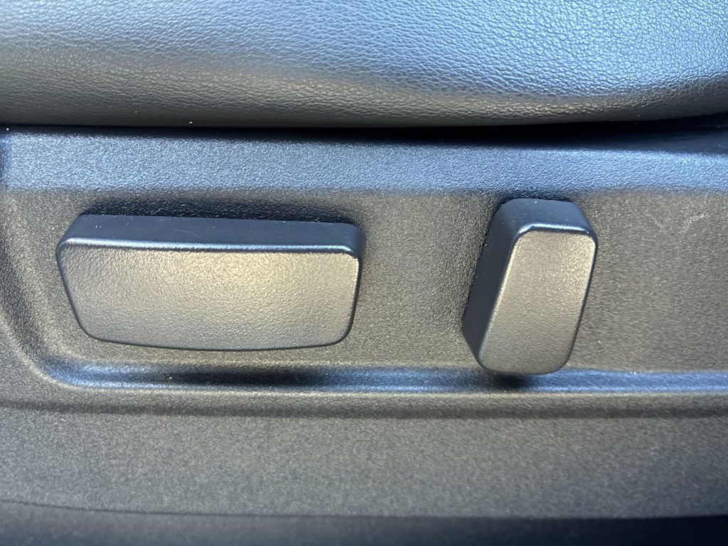 Thumbnail: 2019 Mitsubishi Outlander - 19