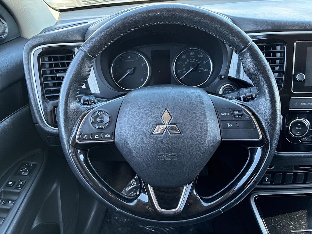 Thumbnail: 2019 Mitsubishi Outlander - 2