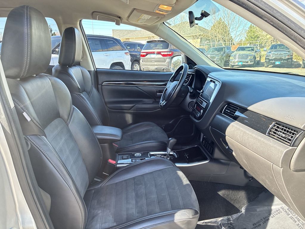Thumbnail: 2019 Mitsubishi Outlander - 10