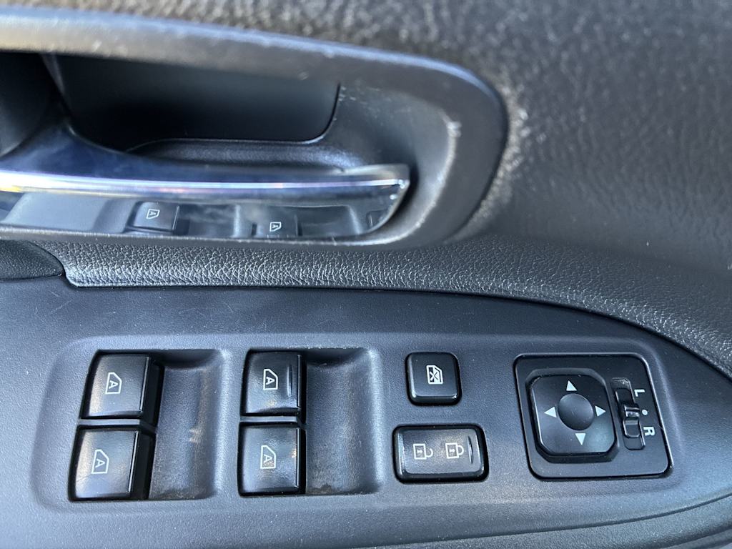 Thumbnail: 2019 Mitsubishi Outlander - 20