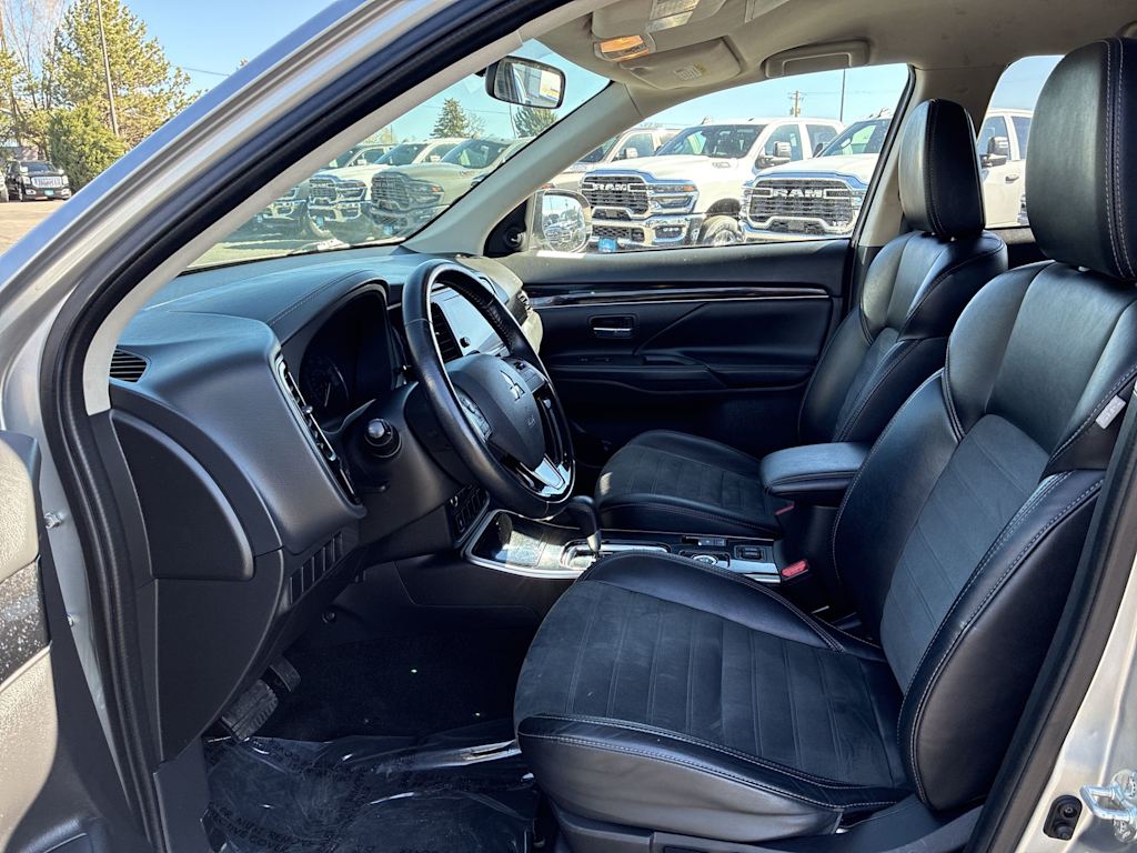 Thumbnail: 2019 Mitsubishi Outlander - 9
