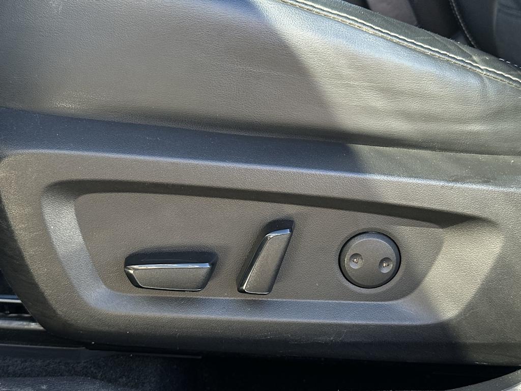 Thumbnail: 2023 Mitsubishi Outlander - 18