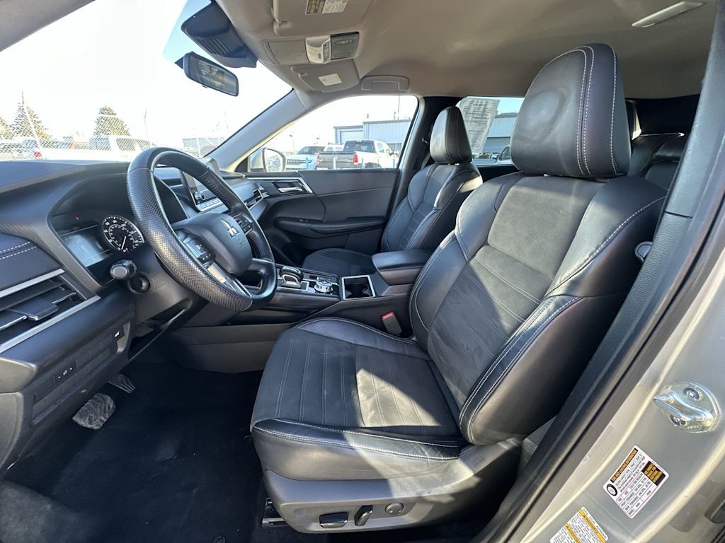 Thumbnail: 2023 Mitsubishi Outlander - 6