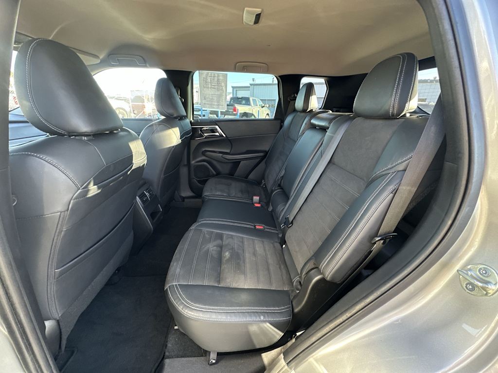 Thumbnail: 2023 Mitsubishi Outlander - 8