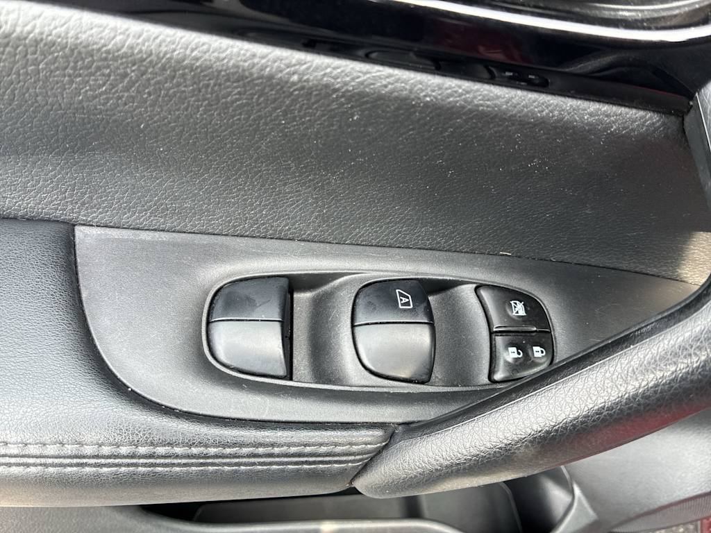 Thumbnail: 2021 Nissan Rogue Sport - 20