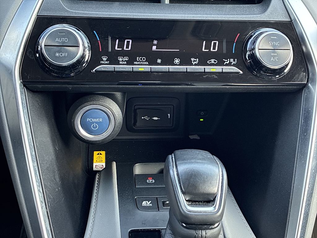 Thumbnail: 2021 Toyota Venza - 22