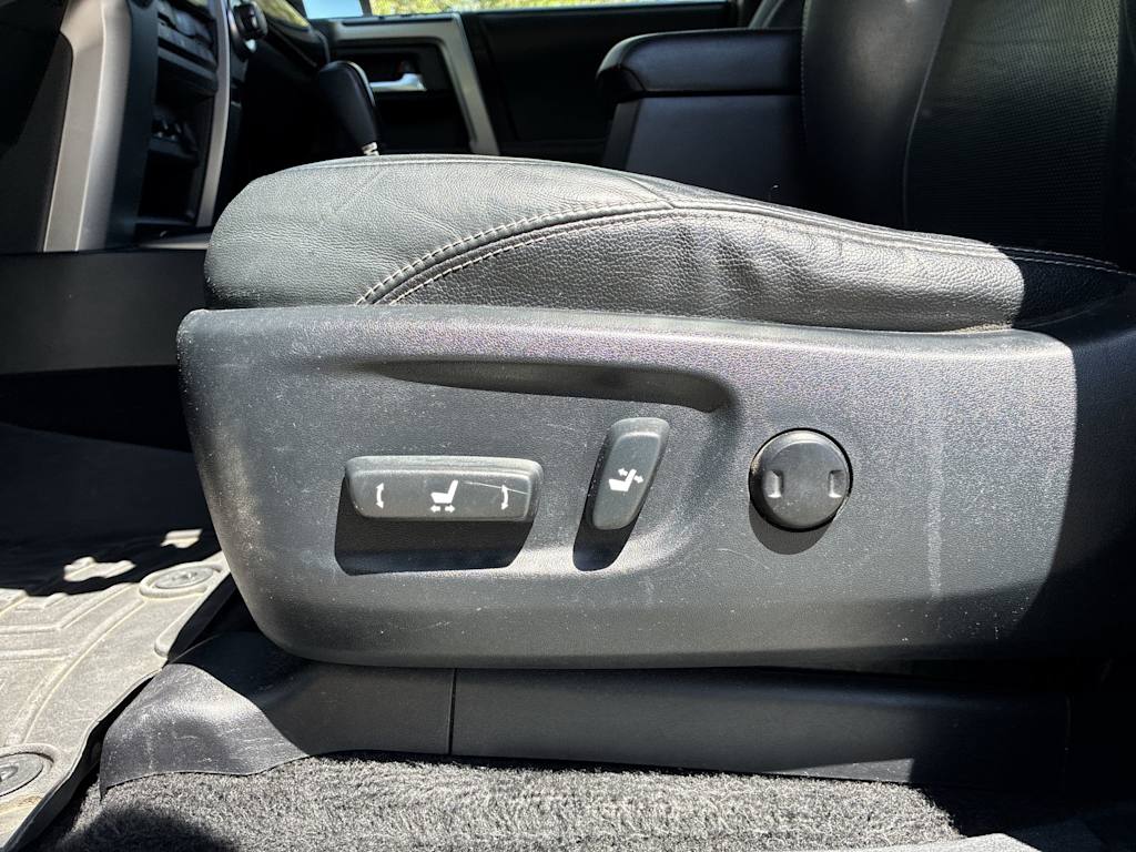 Thumbnail: 2016 Toyota 4Runner - 18
