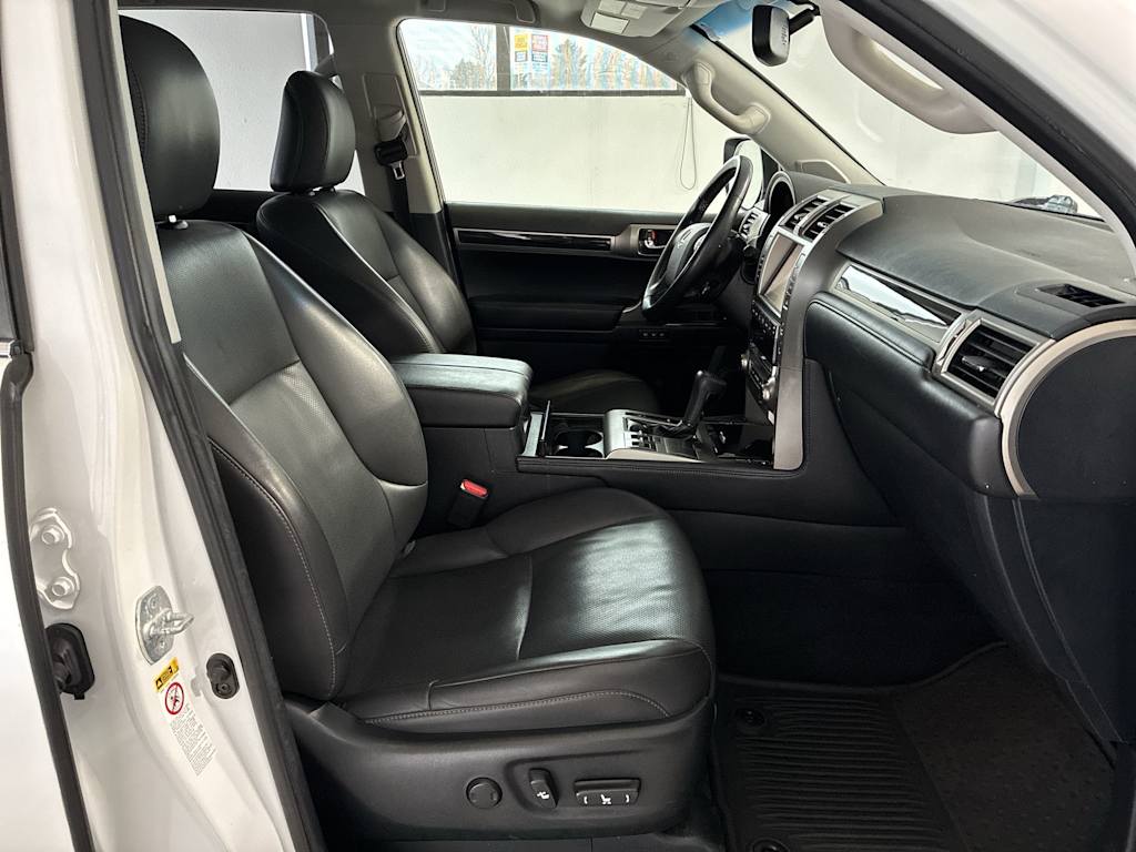 Thumbnail: 2017 Lexus GX - 10